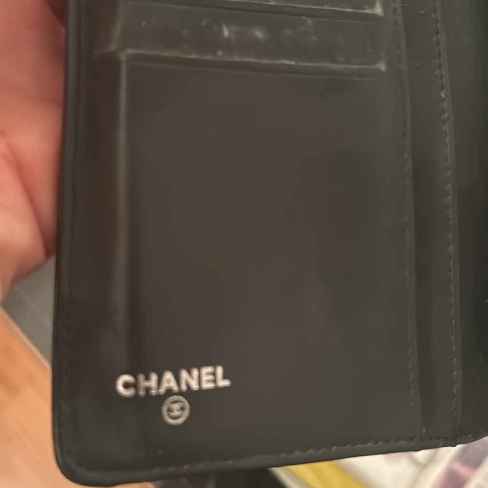 💯% authentic Boy Chanel wallet - Picture 6 of 6